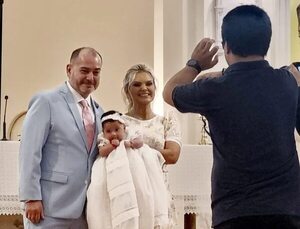 ¡Charlotte, la hija de Carlos Troche, ya es cristiana! - Gente - ABC Color