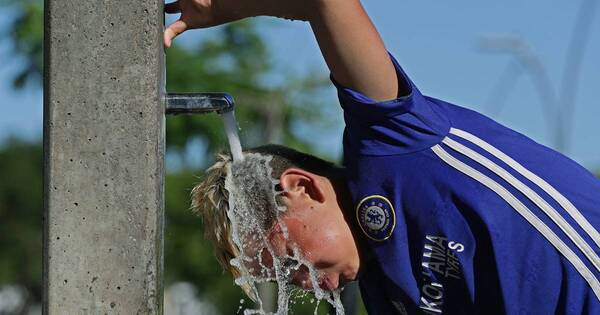 La Nación / Argentina sofocada por la ola de calor más intensa desde 1961