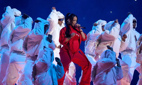 Rihanna revela su segundo embarazo en su regreso musical en el Super Bowl - OviedoPress