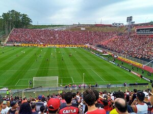 Versus / Un club de la Serie B de Brasil está auspiciado por una empresa que promueve la prostitución