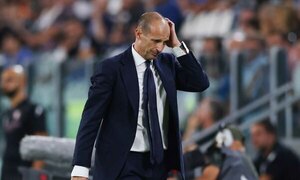 Versus / Allegri discute con un aficionado de la Juventus en pleno partido