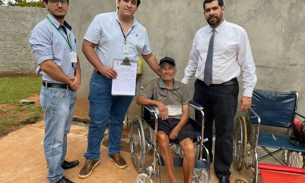 Abuelito de 98 años recibe nueva silla de ruedas