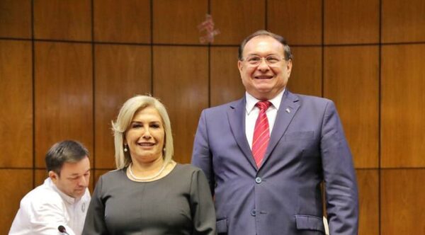 Los nuevos representantes del Senado son un colorado y una liberal