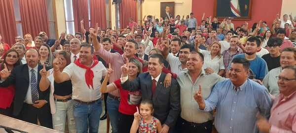 Movimiento Educación Primero oficializó su apoyo a Cartes y a Santi Peña-Alliana - ADN Digital