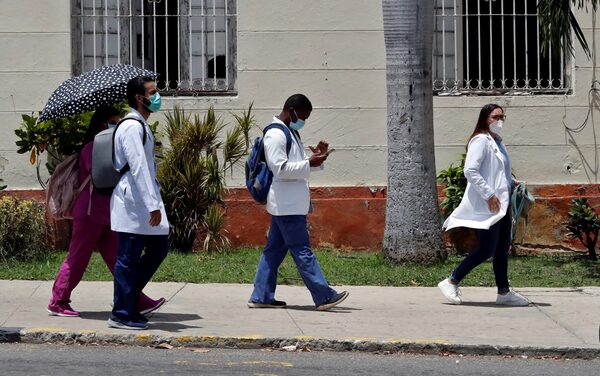 Los médicos cubanos dañan la sanidad pública de México, alertan expertos - MarketData
