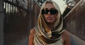 La Nación / ¡Furor en redes! Miley Cyrus reposteó video de paraguayos disfrutando su hit “Flowers”
