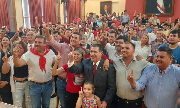 Corrientes de la ANR dan su apoyo a Santi Peña y Horario Cartes