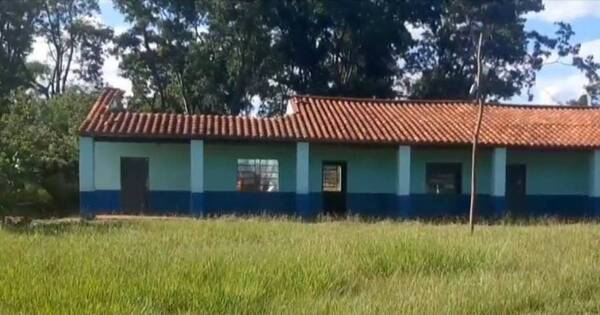 La Nación / San Pedro: se desploma techo de un aula y toda la escuela queda en peligro de derrumbe