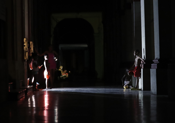 Eléctrica estatal cubana dice subsanó el fallo que dejó medio país sin luz - MarketData