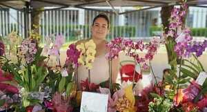 Emprendedoras ofertan sus productos frente a la sede del SNPP