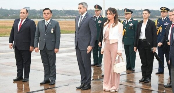 Presidente Abdo y empresarios paraguayos llegan a Taiwan en busca de negocios