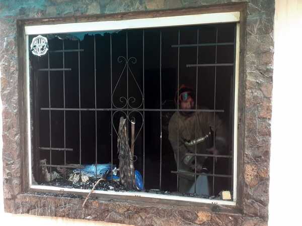 San Lorenzo: dos jóvenes fallecen en incendio de vivienda | 1000 Noticias
