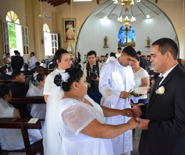 ¡Festejo doble! 51 parejas se juraron amor eterno y dieron el "si" en el día de los enamorados