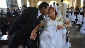En Día de los Enamorados, 51 parejas unen sus vidas en Villarrica