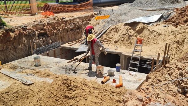 Diario HOY | Avanzan obras sobre Molas López con la instalación de alcantarillas celulares
