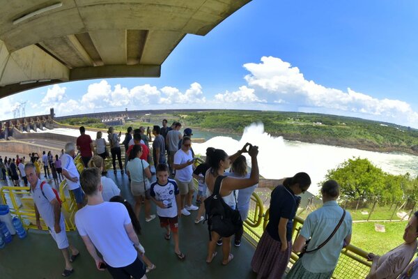 Compuertas de Itaipú ya recibieron a 18.000 turistas y se reporta suministro energético histórico - MarketData