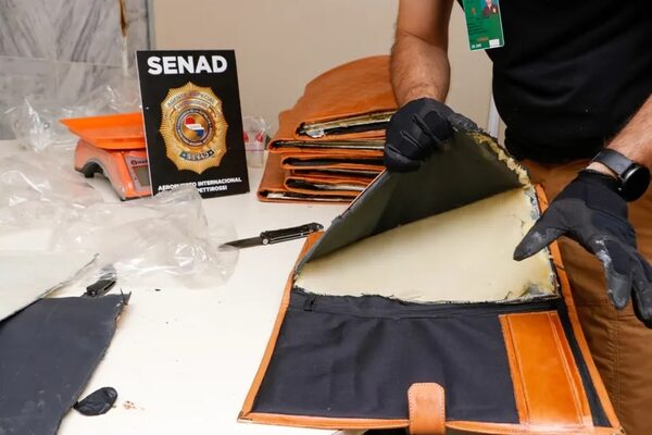 Detectan pasta base en carpetas de cuero que iban como encomienda aérea a Pakistán - Policiales - ABC Color