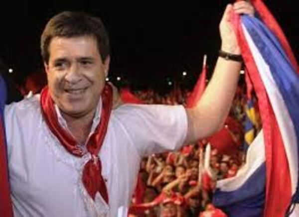 Aseguran que “la única tabla de salvación” de Cartes es un mayor control del poder político