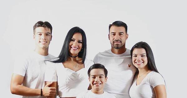 La Nación / ¡Amor puro! Gloria Vera y Julio César Cáceres celebran su boda de porcelana