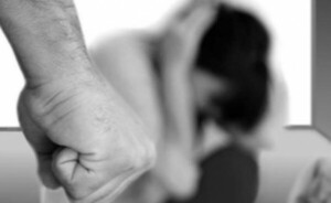 Sentencian a hombre que golpeó brutalmente a su madre