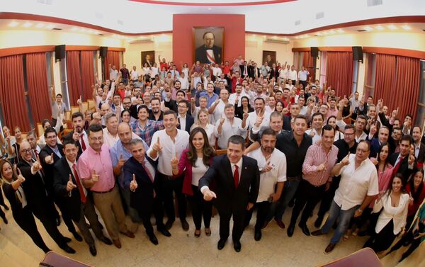 Cartes y autoridades coloradas se reunieron con apoderados del partido - ADN Digital