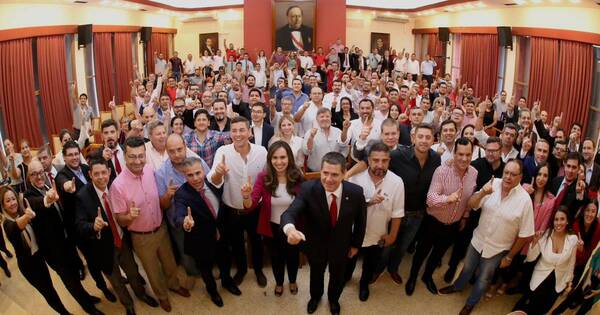 La Nación / Apoderados y administradores de campaña se reunieron con el presidente de la ANR