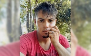 Buscan a hombre que apuñaló a su pareja en una cancha de vóley