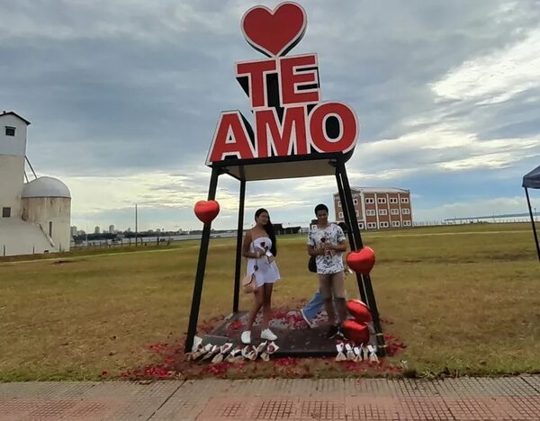 Inauguran “El rincón del amor” en el área verde de la costanera de Encarnación - Nacionales - ABC Color