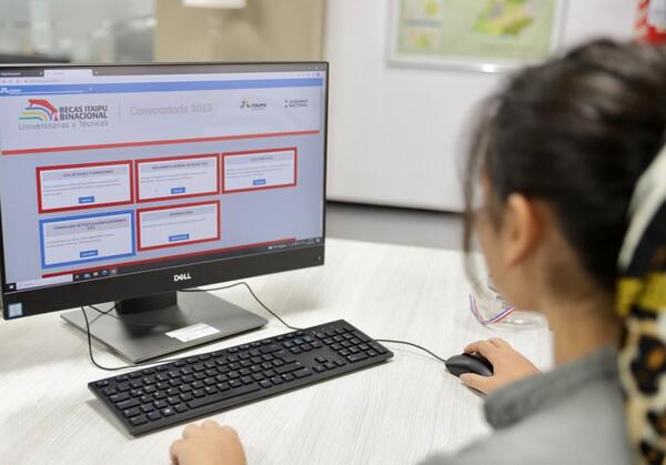 Cerca de 5.000 inscritos para la beca de Itaipu cuya convocatoria cierra este miércoles - ADN Digital