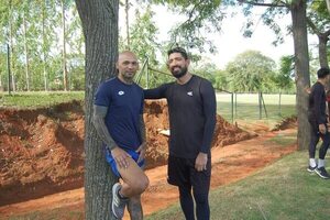 Intermedia: “Loco” Pérez y Tobías potencian al “24″ - Fútbol - ABC Color