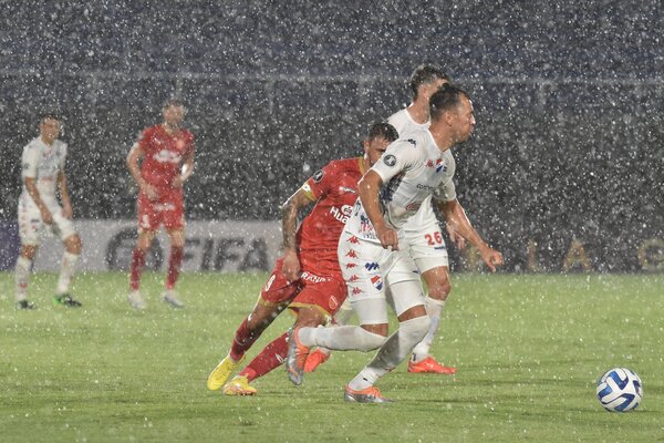 Nacional superó el diluvio y salió a flote en el último suspiro | 1000 Noticias