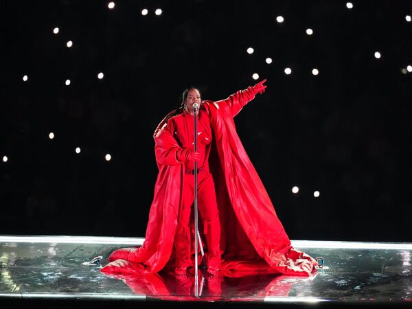 El significado detrás del imponente abrigo rojo que Rihanna en el Super Bowl - Megacadena — Últimas Noticias de Paraguay