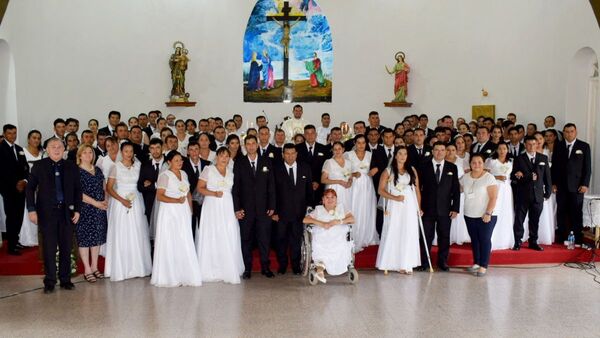 En Villarrica, 51 parejas dieron el sí en el Día de los Enamorados