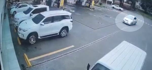 “Tortolero” roba USD 30 mil, una notebook, documentos y tarjetas de una camioneta - La Clave