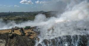 La Nación / Panamá: incendio en basural levanta una nube tóxica