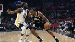 Leonard arrolla a los Warriors