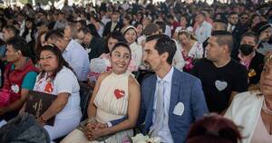 La Nación / Mega San Valentín: mil parejas mexicanas se casaron en ceremonia colectiva