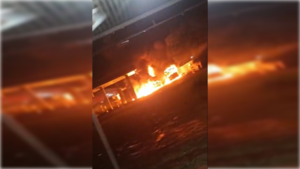 ¿Qué pasó? Incendio en parada mandó al mazo cinco colectivos