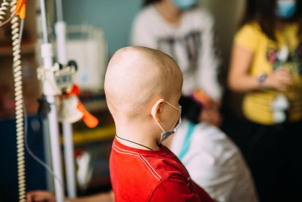 Lucha contra el cáncer infantil: detección precoz marca la diferencia - trece