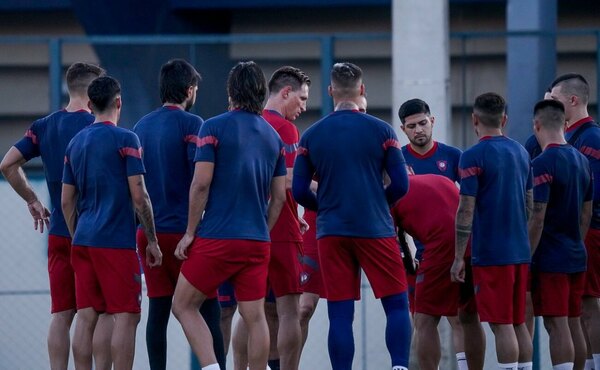 Versus / Cerro busca urgente dos zagueros antes que cierre el mercado de fichajes