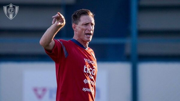 Facundo Sava evalúa el plantel de cara a su primer encuentro