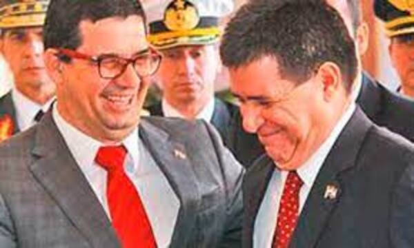 Deben controlar que Cartes y Velázquez no hagan transacciones en dólares, según abogado