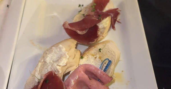Le cobraron dineral para tratarla mal y darles de comer mortadela a Laurys y a su novio