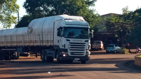 En Mbaracayú prohíben estacionar vehículos sobre avenidas principales - La Clave