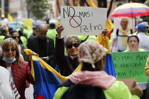 Colombianos comienzan a llenar las calles para rechazar reformas del Gobierno - Mundo - ABC Color