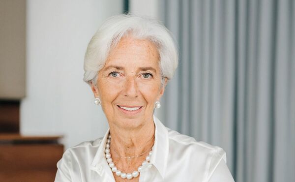 Chiristine Lagarde avisa de que la economía seguirá "débil" y subirán las tasas en marzo - Revista PLUS