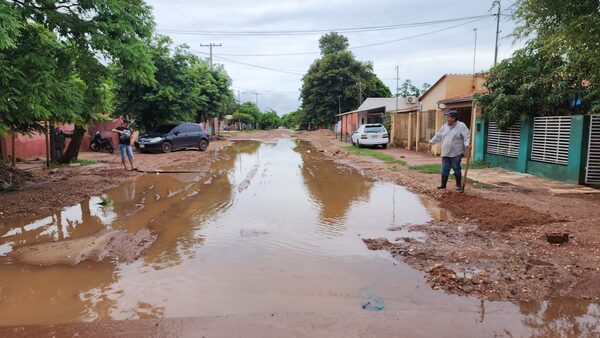 Empresa constructora convierte calle en tajamar en el Barrio San Antonio