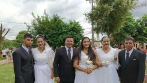 Papá, mamá  y sus dos hijos se casaron en la misma ceremonia