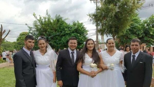 Papá, mamá y sus dos hijos se casaron en la misma ceremonia