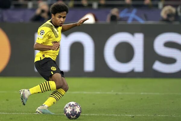 Adeyemi y las paradas de Gregor Kobel le dan la victoria al Dortmund - Fútbol Internacional - ABC Color